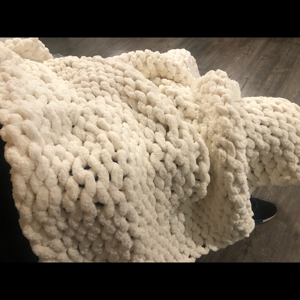 Chunky Knit White Blanket - hand made 🧶 NEW!!